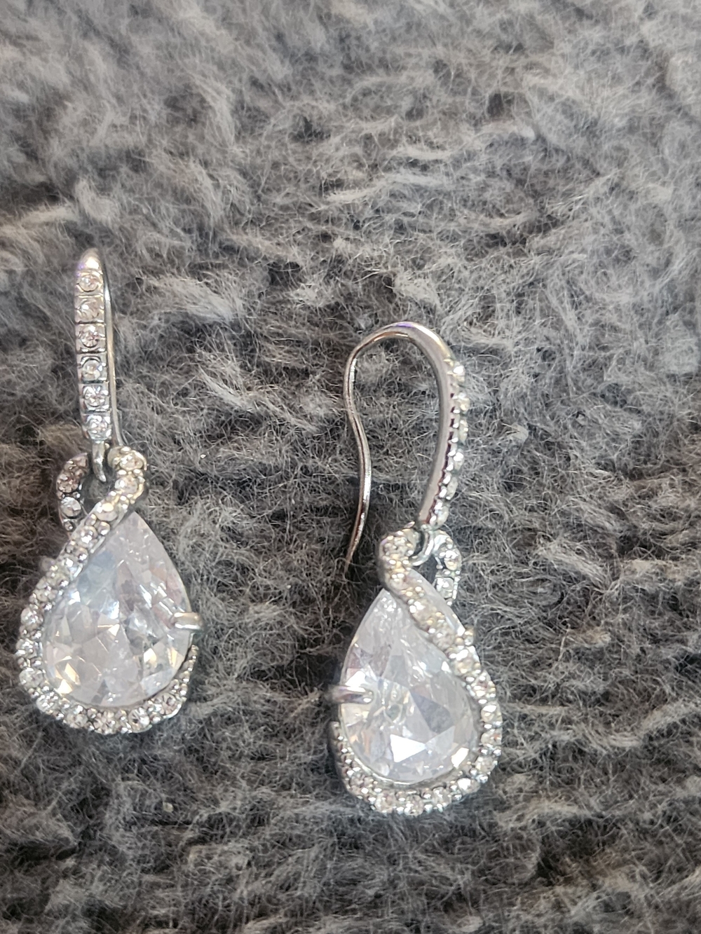 Macy's Silver Teardrop Dangle Earrings with Clear Stones **NEW** gorgeous